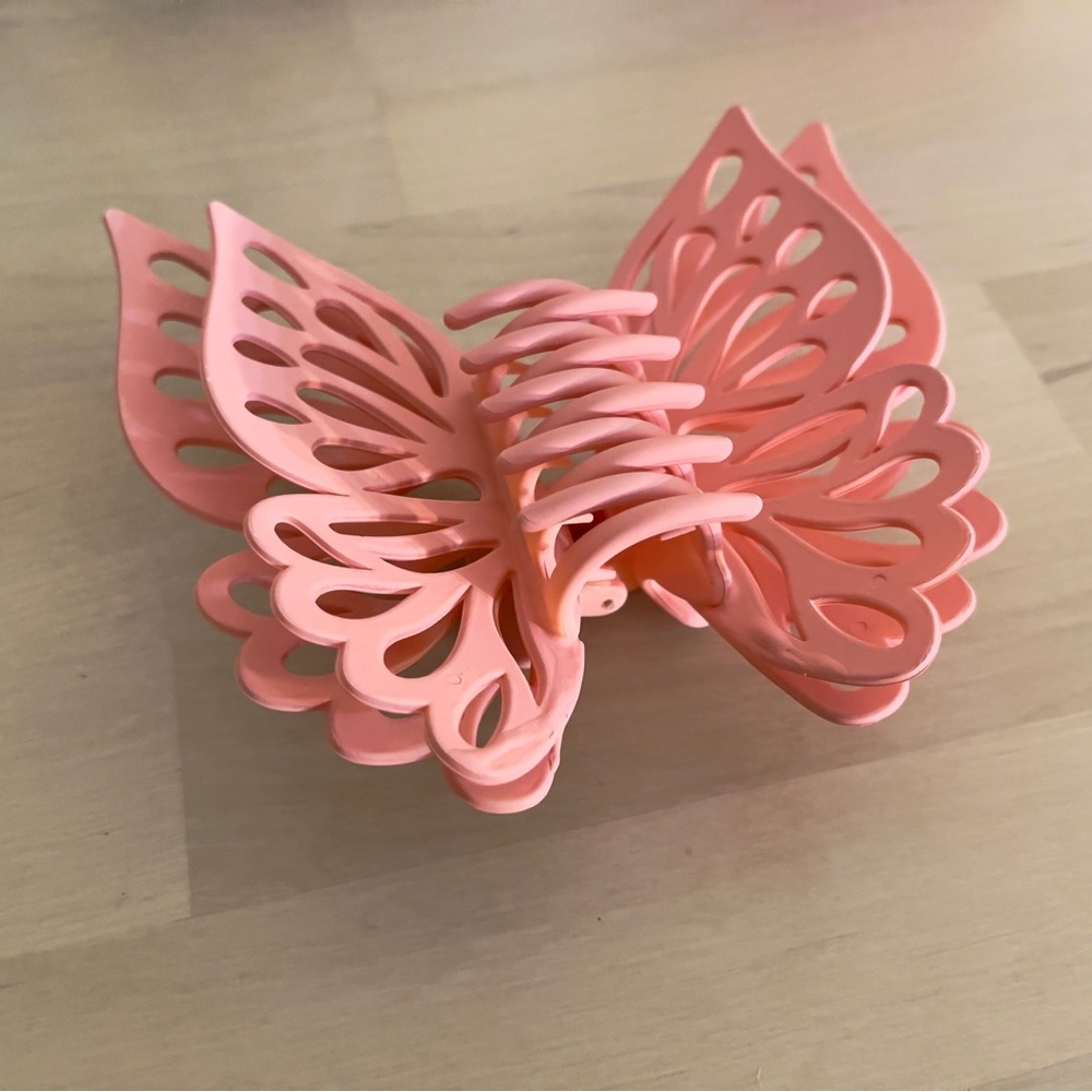 NEW Large Coral Pink Butterfly Claw Clip - Picture 4 of 5